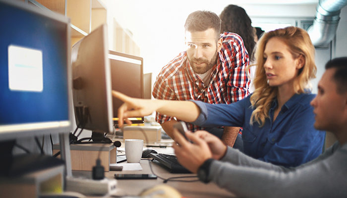 Aprovechando la IA generativa en el DevOps de mainframe